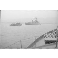 Le croiseur amiral Georges Leygues entre dans la rade de Toulon.