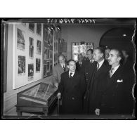 Visite de l'ambassadeur des Etats-Unis, Jefferson Keffries, au musée Carnavalet à Paris.