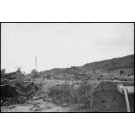 Divers matériels allemands sur le bord de la route nationale RN7 vers La Coucourde détruits lors de la bataille de Montélimar en août 1944.