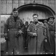 Le commandant Edouard Méric, commandant le 1er Tabor, blessé, et le colonel Boyer de la Tour, commandant le 2e GTM (groupement de tabors marocains) dans une ferme vosgienne lors de leur progression vers Rochesson entre le 3 et le 5 novembre 1944.