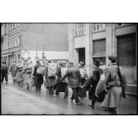 Prisonniers français, ukrainiens ou polonais requis par les autorités occupantes, libérés lors de la libération de Strasbourg par la 2e DB (division blindée).