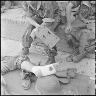 Blessure au pied causée par un piège Viêt-minh lors de l'opération Brochet.