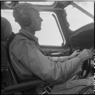 Portrait d'un pilote sur bombardier Privateer de la flottille 28F.