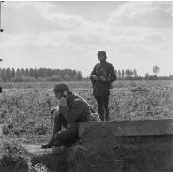 [402e RADCA (régiment d'artillerie de défense contre avions) : les ordres sont transmis par téléphone aux batteries de tir, Moselle, 18-22 octobre 1939.]