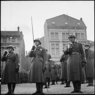 Portrait de groupe des récipiendaires lors de la prise d'armes de la 3e armée place Duroc à Pont-à-Mousson.