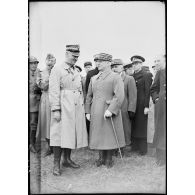 Photographie de groupe du général Réquin et du général polonais Sikorski.