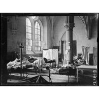 Asnières-sur-Oise. Ancienne abbaye de Royaumont. Hôpital écossais de 400 lits. Coin d'une salle de malades dans l'abbaye. [légende d'origine]