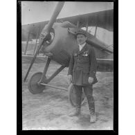 Chaudun (Aisne). Champ d'aviation de la 6e armée. Adjudant Borde, aviateur. [légende d'origine]
