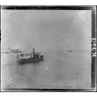 Navires sur la rade de Douala, décembre 1916.