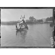 Germigny-l'Evêque (Seine-et-Marne). Le 14 juillet 1918. Concours de barques fleuries. [légende d'origine]
