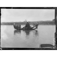 Germigny-l'Evêque (Seine-et-Marne). Le 14 juillet 1918.Concours de barques fleuries. [légende d'origine]