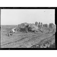 Thiaucourt (Meurthe-et-Moselle). Un tank Renault détruit par un champ de mines. [légende d'origine]