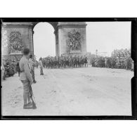 Paris 14 juillet 1919. Fête de la victoire. Le défilé. La cavalerie française. [légende d'origine]
