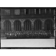 Paris 13 juillet 1919. Mairie du 6e arrondissement. Les drapeaux du 20e Corps. [légende d'origine]