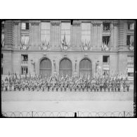 Paris 13 juillet 1919. Mairie du 6e arrondissement. Les drapeaux du 13e Corps. [légende d'origine]