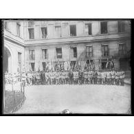Paris 13 juillet 1919. Mairie du 6e arrondissement. Les drapeaux du 6e Corps. [légende d'origine]