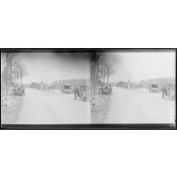 Auto-camion sur la route de Verdun (Regret). [légende d'origine]