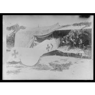 L'aviatik descendu par le marechal des logis Flachaire à Vienne-le-Château dans la Marne. 30-4-16. [légende d'origine]