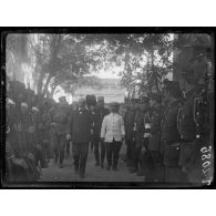 Salonique. 12 octobre 1916. Monsieur Vénizélos passe en revue les gendarmes crétois. [légende d'origine]