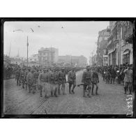 Salonique. 15 novembre 1916. Défilé de soldats italiens venant de débarquer. [légende d'origine]