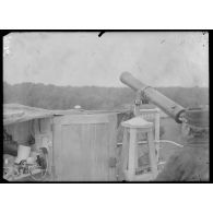 Poste d'observation de la DCA sur le sommet de la coupole de l'observatoire de Meudon. [légende d'origine]