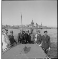 Le général d'armée Charles Huntziger quitte le cuirassé Dunkerque.