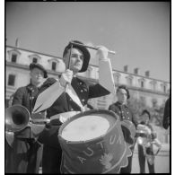Portrait d'un tambour de la fanfare de l'EMP d'Autun, repliée à Valence.