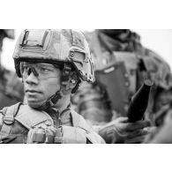 Un légionnaire se prépare pour un entrainement sur grenade AC 58 à Tapa, en Estonie.