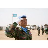 Portrait d'un soldat du détachement cambodgien de la MINUSMA (mission multidimensionnelle intégrée des Nations Unies pour la stabilisation au Mali), lors d'une cérémonie sur la PFDR (plateforme désert relai) de Kidal.