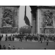 Défilé du 8 mai 1957 à Paris.