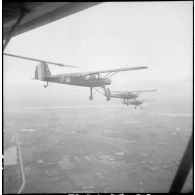 Avions Morane-Saulnier transportant le généra de Lattre de Tassigny en direction de Vinh Yen.