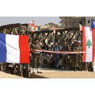 Inauguration du pont Bailey, construit par les sapeurs du 2e REG (régiment étranger de génie), à Ouadi ez Zeini situé à 25 kilomètres en périphérie sud de Beyrouth, en présence du ministre de la Défense.