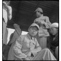 Des nationalistes chinois à bord d'un wagon, au cours d'un transfert Haïphong où ils vont être internés.