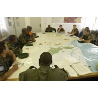Réunion JVT hebdomadaire au HQ de la brigade ouest de la MONUC présidée par le général ghanéen Domey.