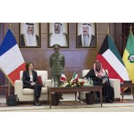 La ministre des Armées préside une réunion avec le cheikh Mechaal al-Ahmad al-Jaber al-Sabah à la Garde nationale du Koweït.