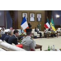 La ministre des Armées préside une réunion avec le cheikh Mechaal al-Ahmad al-Jaber al-Sabah à la Garde nationale du Koweït.