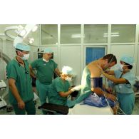 Opération chirurgicale au GMC à Mitrovica.