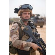 Portrait du maréchal des logis-chef Laurent de la gendarmerie prévôtale à Gossi, au Mali.