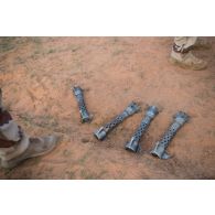 Etuis d'obus éclairants utilisés pour un tir de mortier de 120 mm depuis Gossi, au Mali.