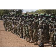 Rassemblement des gendarmes nigériens pour leur remise de diplôme à l'issue de leur formation à Ouallam, au Niger.