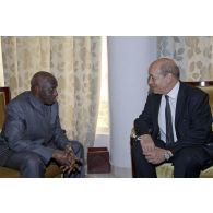 Opération Serval. Visite du ministre de la Défense Jean-Yves Le Drian au Mali, les 25 et 26 avril 2013.