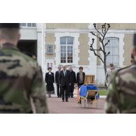 Le ministre de la Défense Jean-Yves Le Drian rend hommage au caporal-chef Alexandre Van Dooren lors de la levée du cercueil à Angoulême.