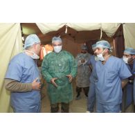 Activités de l'hôpital jordanien de Mazar e Charif. Intervention chirurgicale au bloc opératoire en collaboration avec les médecins français.