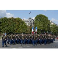 Défilé à pied de l'EOGN (école des officiers de la gendarmerie nationale) lors de la cérémonie du 14 juillet 2011.