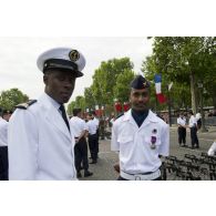 Coulisses : personnels du détachement de l'armée de l'Air et du détachement de la Marine nationale pour les forces de souveraineté du théâtre Océan Pacifique lors de la cérémonie du 14 juillet 2011.