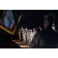 Rassemblement des chasseurs du 7e bataillon de chasseurs alpins (BCA) et des fantassins du 1er régiment de tirailleurs (RTir) pour une cérémonie à Gao, au Mali.