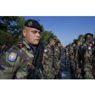 Coulisses de la revue des troupes du GSMA-Pf (Polynésie française) lors de la cérémonie du 14 juillet 2011.