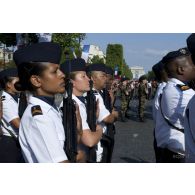 Revue des troupes de la BA 181 des forces de souveraineté pour le théâtre Océan indien lors de la cérémonie du 14 juillet 2011.