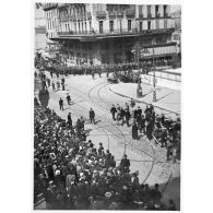 Arrivée du général d'armée Charles Huntziger devant l'opéra de Marseille.
