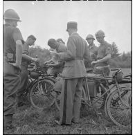 L'instruction militaire et sportive dans l'armée d'armistice : rallye cycliste de groupes de reconnaissance d'unités de cavalerie à Tarbes (Haute-Garonne).